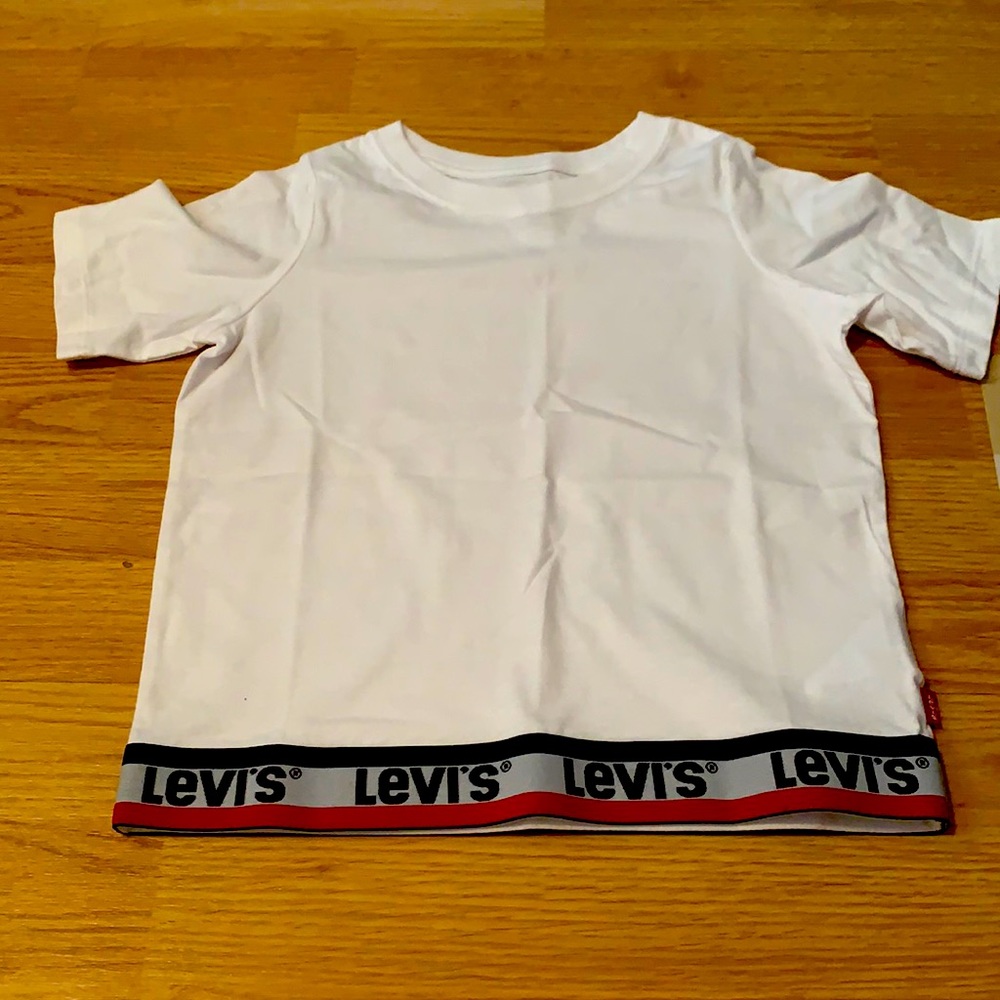 Levi's tee shirt size 5